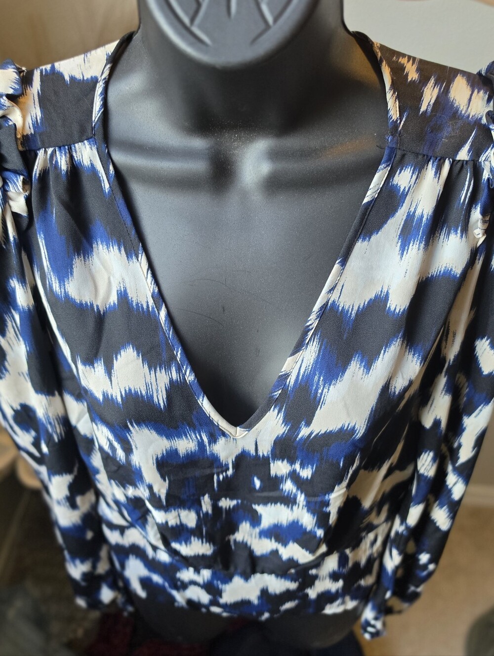 Express Women's Blue Black White Printed V-Neck Top